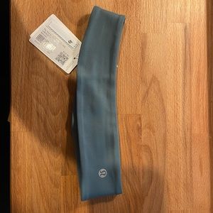*NWT* Lululemon Fly Away Tamer Headband